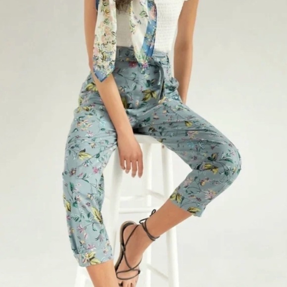 Anthropologie Pants - Anthropologie Victoria Floral Cargo Pants Size 8 High Waisted Belted Relaxed Fit
